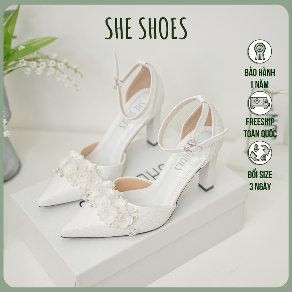 รองเท้าแต่งงาน รองเท้าส้นสูงสีขาวส้นเหลี่ยม หัวแหลม พร้อม FLOWERS 8P FLOWERS - GC08010