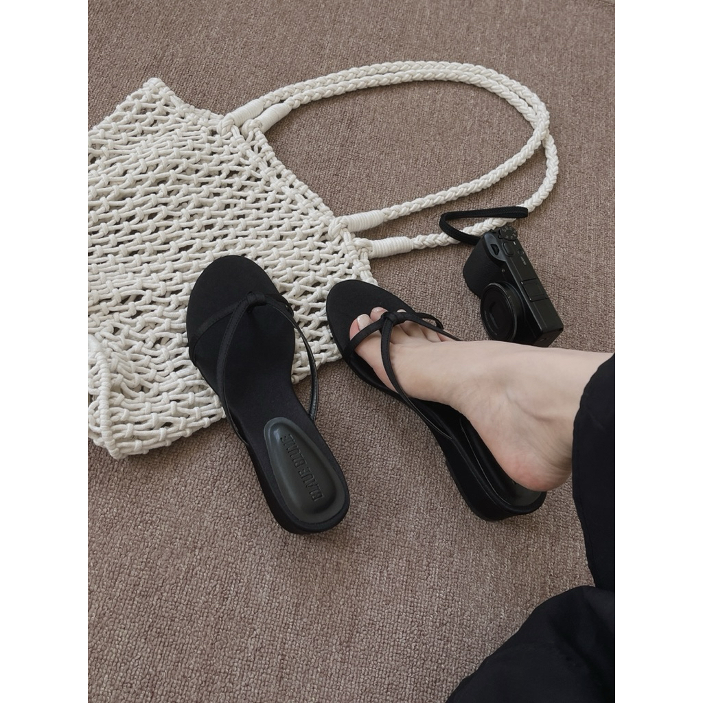 BaueBlume Drift Wedge Slipper - รองเท้าแตะส้นสูง 5 ซม