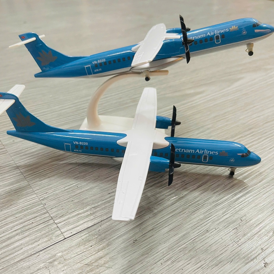 Vietnam Airlines ATR 72 – รุ่นเครื่องบิน VN-B220 รุ่นพรีเมี่ยม 1:130 สเกลมีล้อ + ฐานแสดงผล