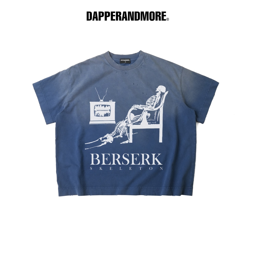 DAPPERANDMORE Wash T-SHIRT "BERSERK WASHED T-SHIRT" Boxy Form 100% Cotton 300GSM - สีฟ้า