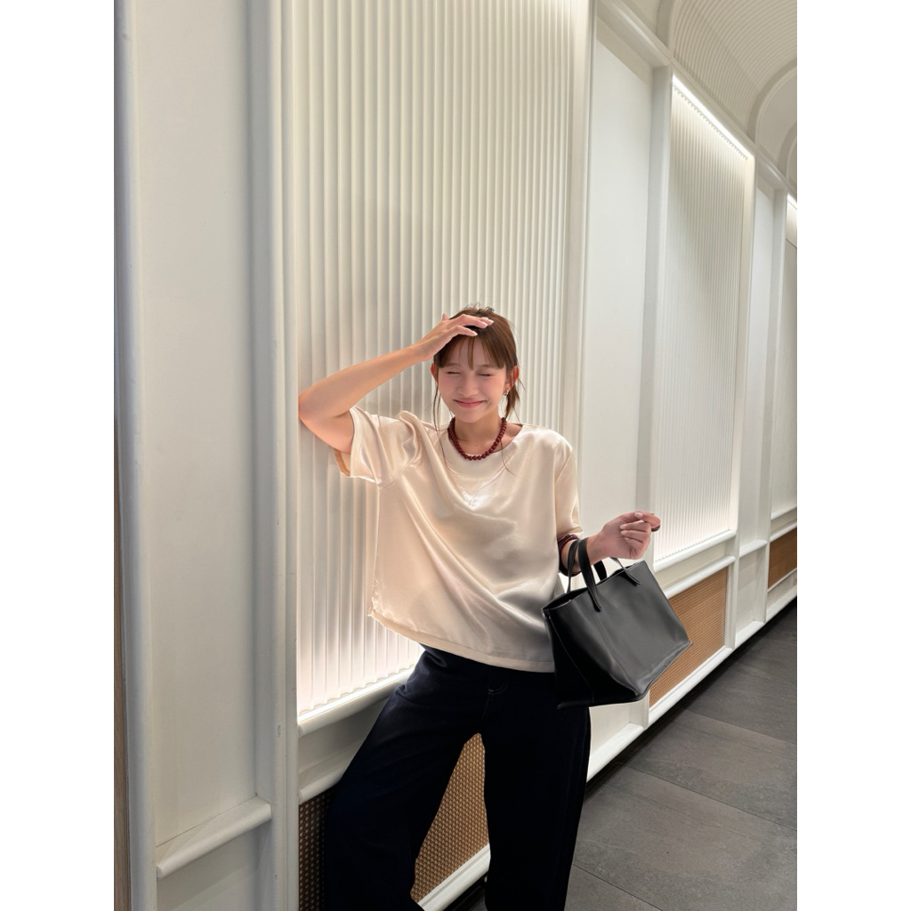 เสื้อ SILLY | เสื้อเชิ้ต l เสื้อเชิ้ตผ้าไหมกระจกคอกลมขั้นพื้นฐาน