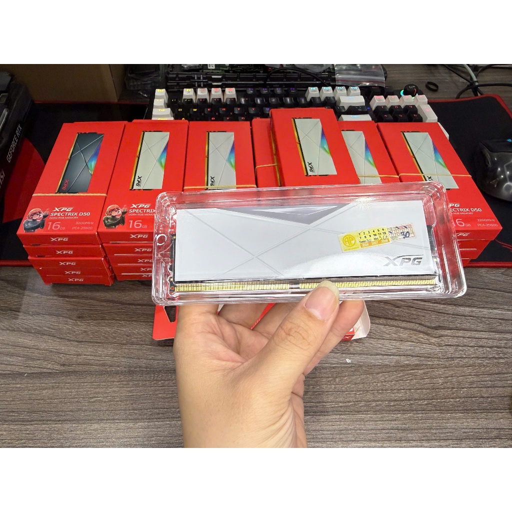 คอมพิวเตอร์ Ram Adata XPG D50 สีขาว 16GB 3200Mhz DDR4 กล่องใหม่ของแท้ 60 MONTHS