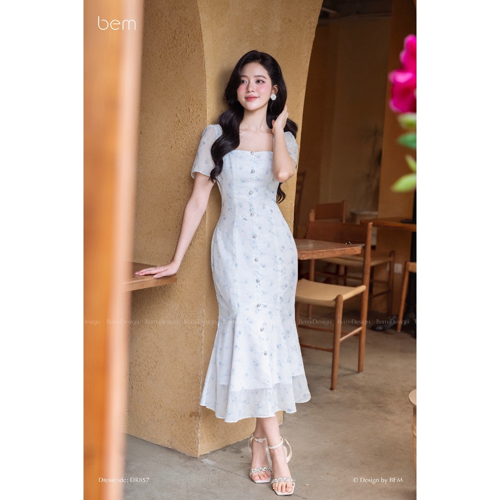 BEM เดรสคอเหลี่ยมหางปลาสีฟ้าลายดอกไม้ (DR857)