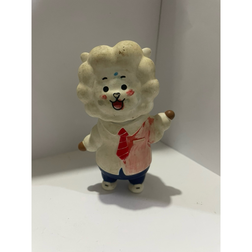 ร้านเก่า - โมเดล RJ ออกแบบโดย Jin BTS - ภาพถ่ายจริง