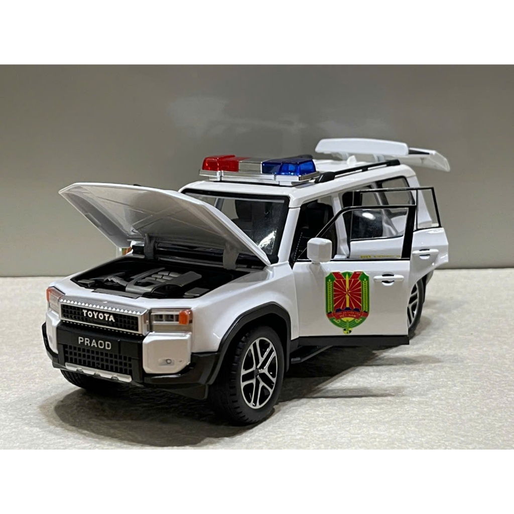 ตํารวจ Toyota landCruiser LC250 CAD 1:24 โมเดลตกแต่งรถยนต์โลหะ (XPTO24LC250)