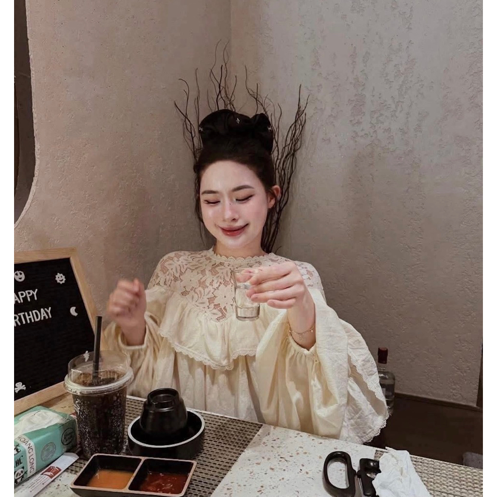 Ruffled Collar Lace babydoll เสื้อเชิ้ตคอปกลูกไม้และไหล่จับจีบ ภาพมาตรฐานหน้าและหลัง A63 STANDARD TYPE 1