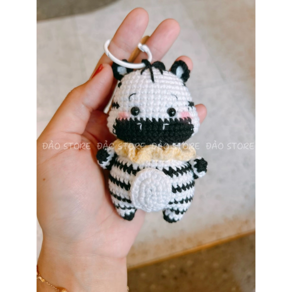 [AVAILABLE] พวงกุญแจไหมพรมลายม้าลายแฮนด์เมด / Zibra