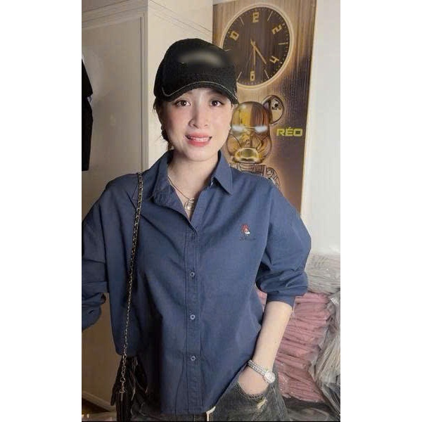 C74 - เสื้อเชิ้ตทรงเข้ารูปด้านหลังแยก ผ้าหยาบเชื่อม