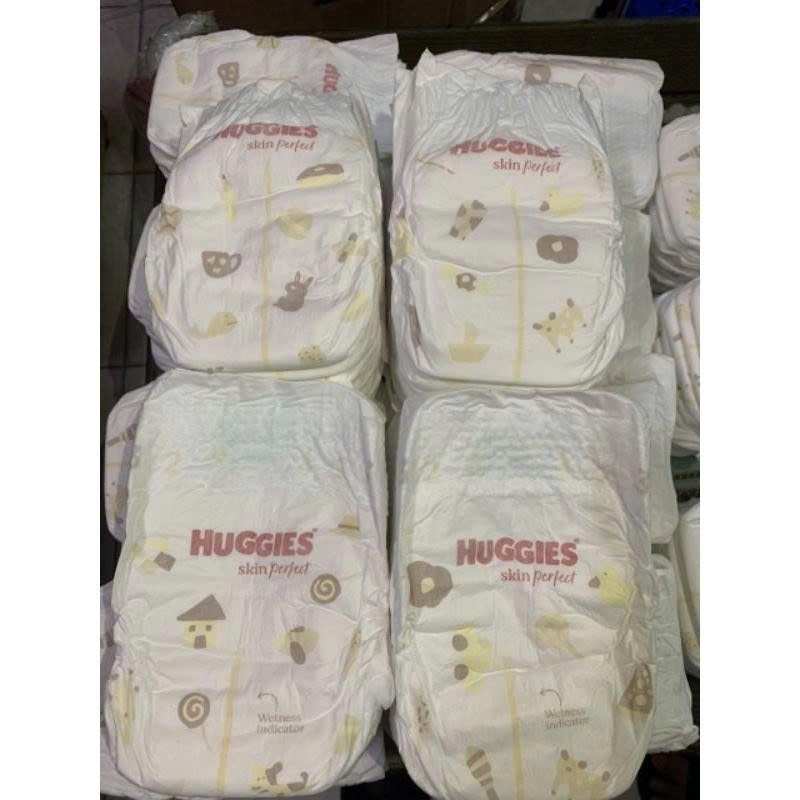COMBO 100 HUGGIES SKIN PERFECT NEWBORN DIAPERS - รายการ