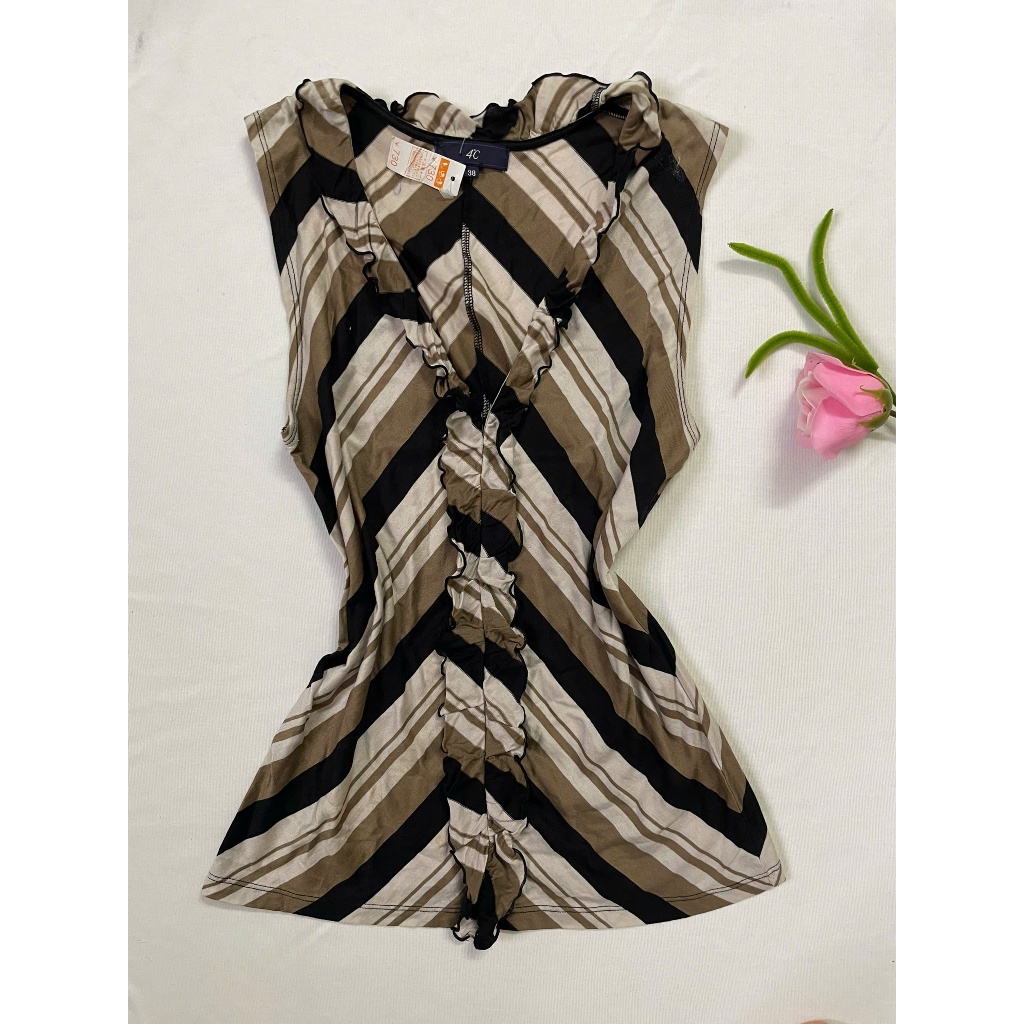 Vintage แบรนด์ญี่ปุ่น Y2K thrift เสื้อกล้ามผู้หญิงมือสองลายทางแนวทแยงและระบาย ไซส์ M/L