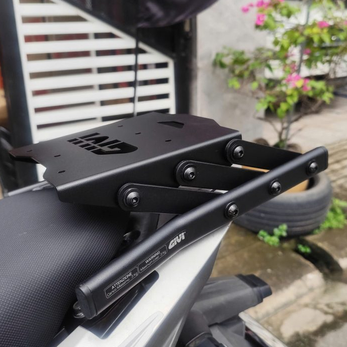 กระเป๋าหลัง Givi MF สําหรับ Honda Vario160 - ของแท้
