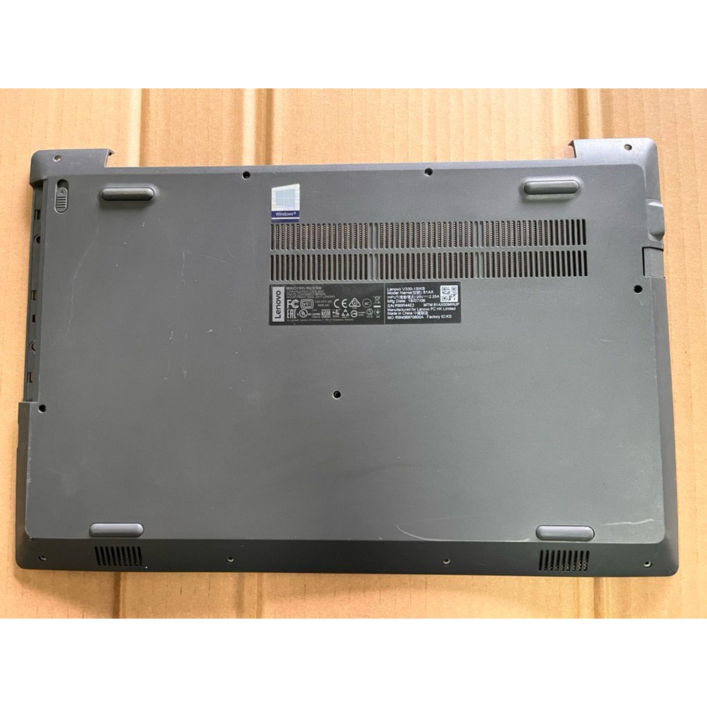 แล็ปท็อป Lenovo V330-15IKB D ด้านข้าง