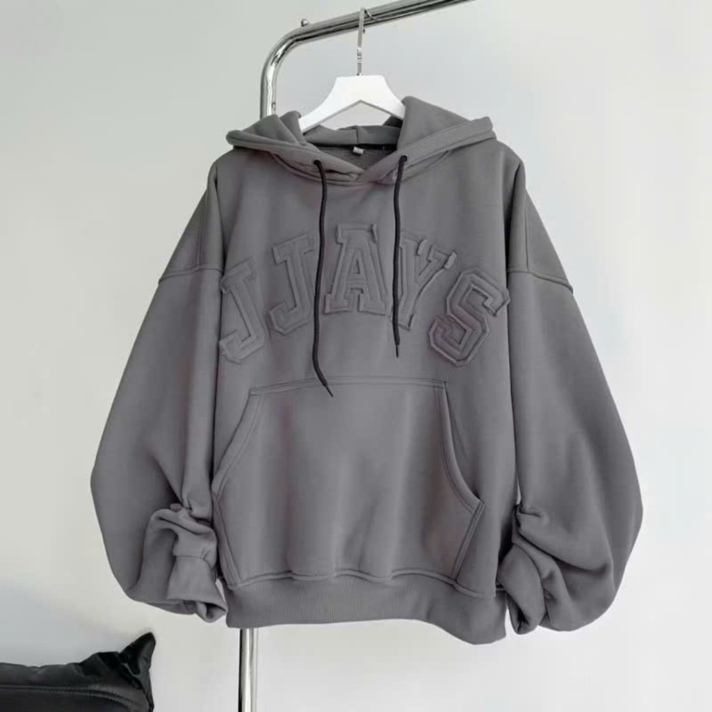 JJAYS เสื้อฮู้ดผ้าฟลีซ Pe แบบหนาแขนยาวปักลายตัวอักษรนูน Unisex Loose Form สําหรับคู่รักสวย 3 สี - T1
