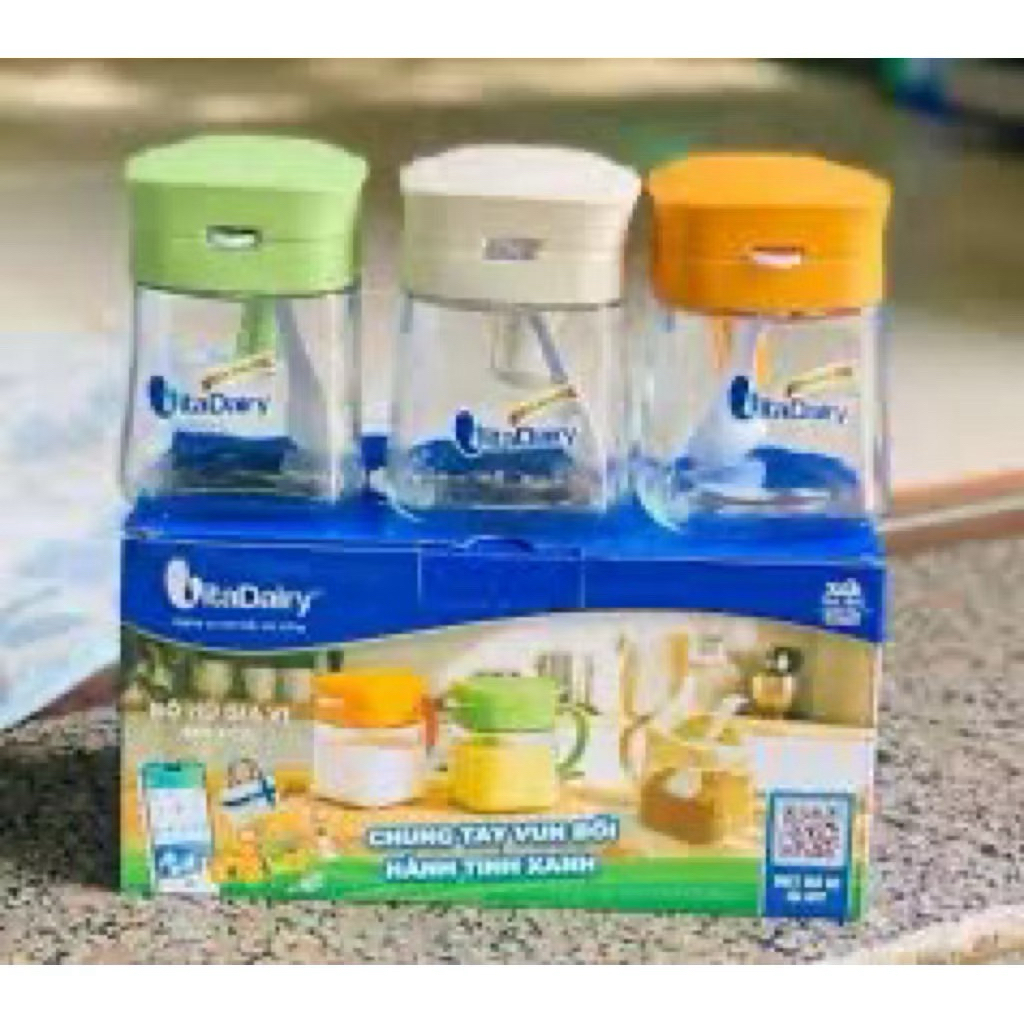 THREE VITADAIRY GLASS SPICE JARS /300ml