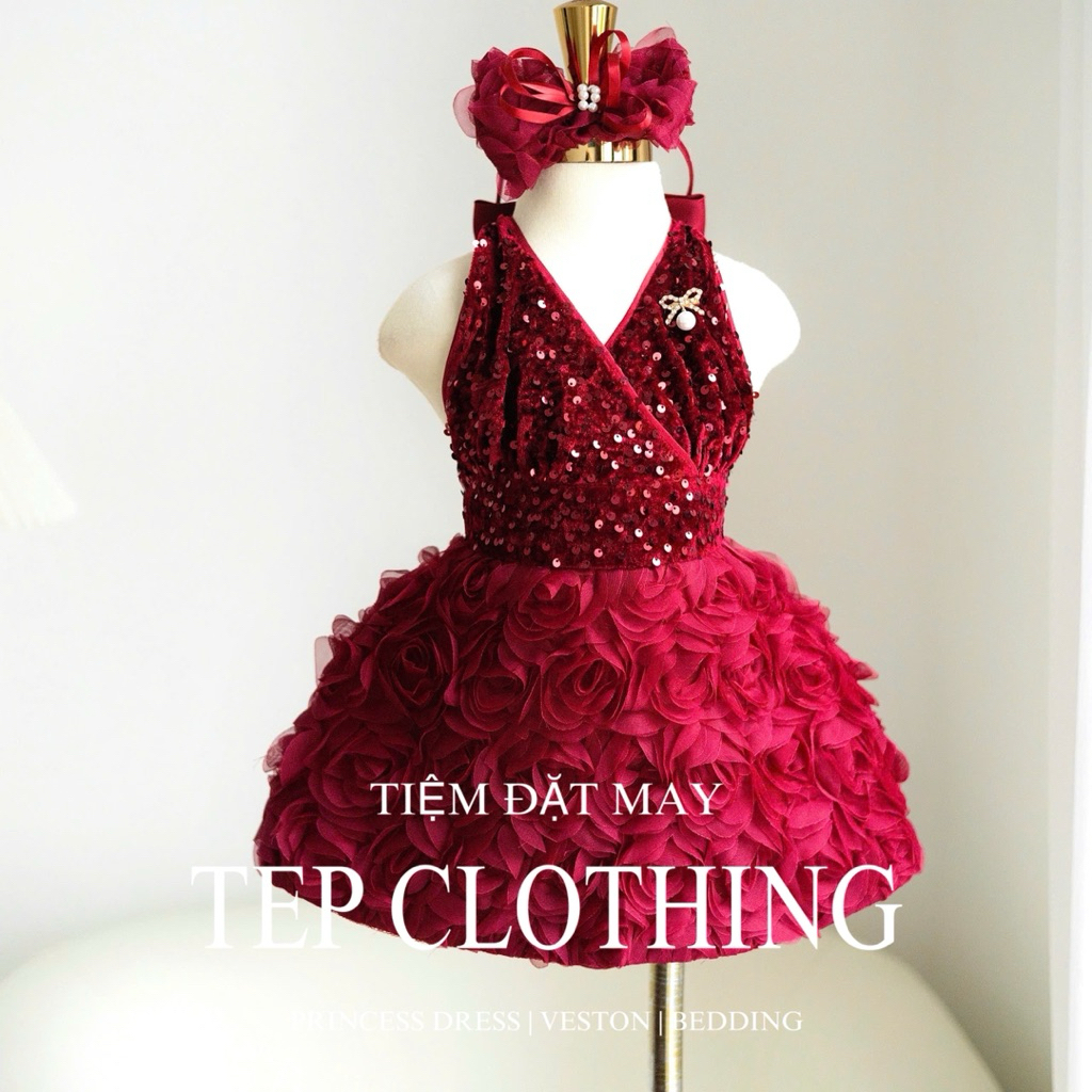 ชุดเดรส CHOU พร้อมคอปกสายเดี่ยวและกระโปรงลายดอกไม้ลายนูน By Tep Clothing