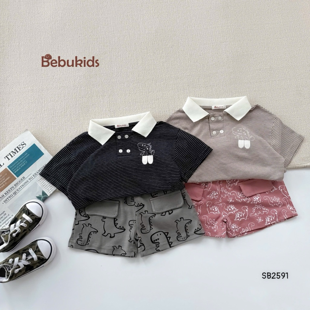 [Tiny Baby Shop] ชุดโปโลลายทางสําหรับเด็กผู้ชายพร้อมกางเกงไดโนเสาร์บุคลิกภาพ Bebukids