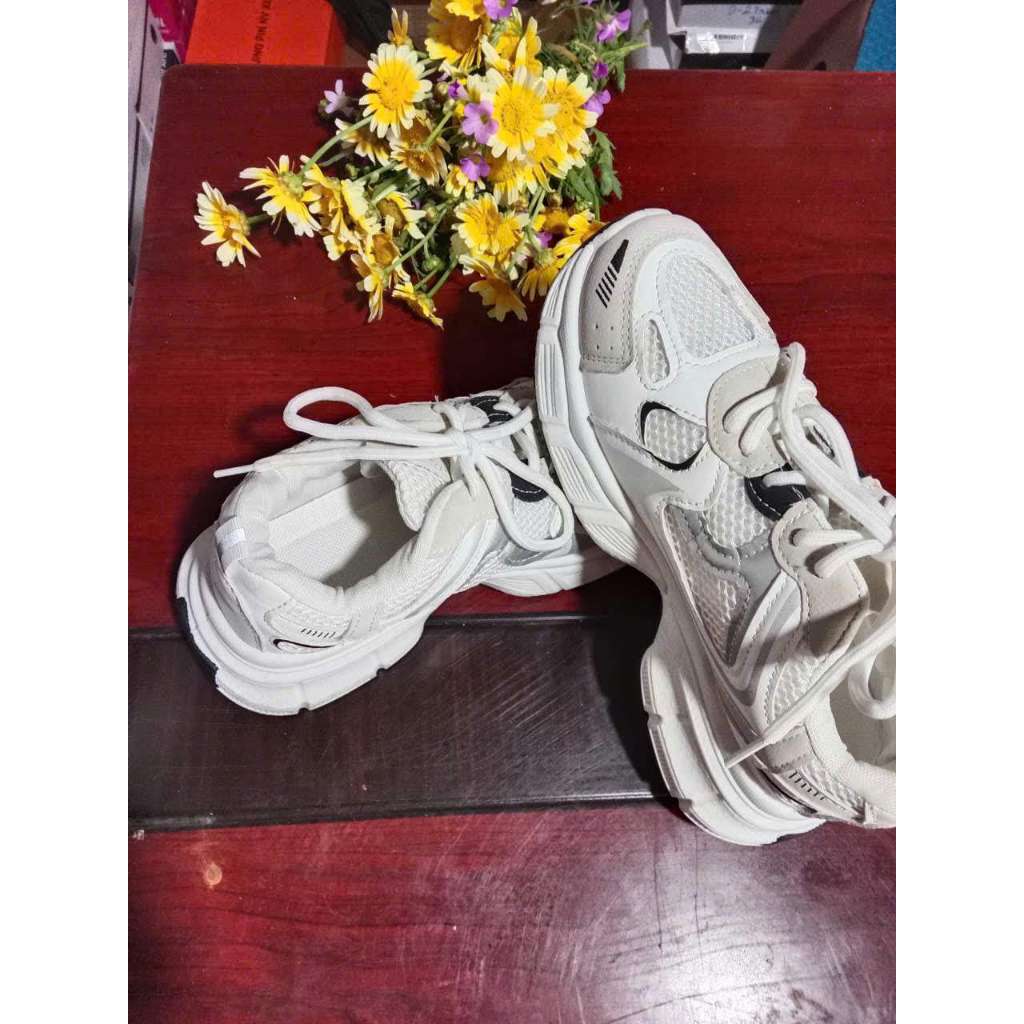 รองเท้าผ้าใบ Nu*****