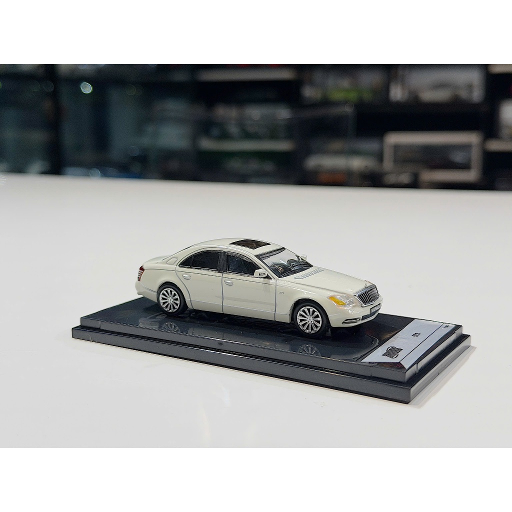 MAYBACH 57S SILVER MODEL CAR, 1/64 SCALE