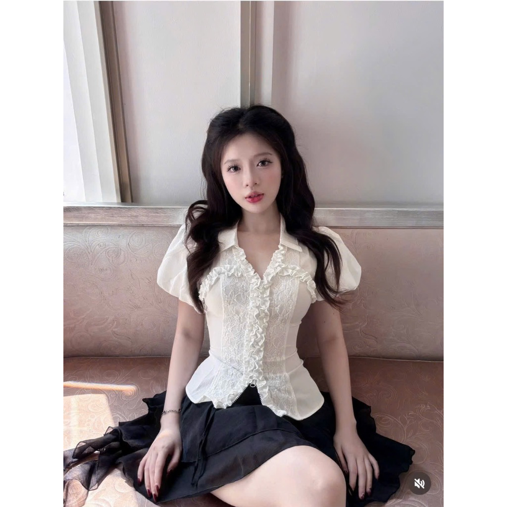 ชุดเสื้อขาวคอปกระบาย+ขอบสีดํา CV