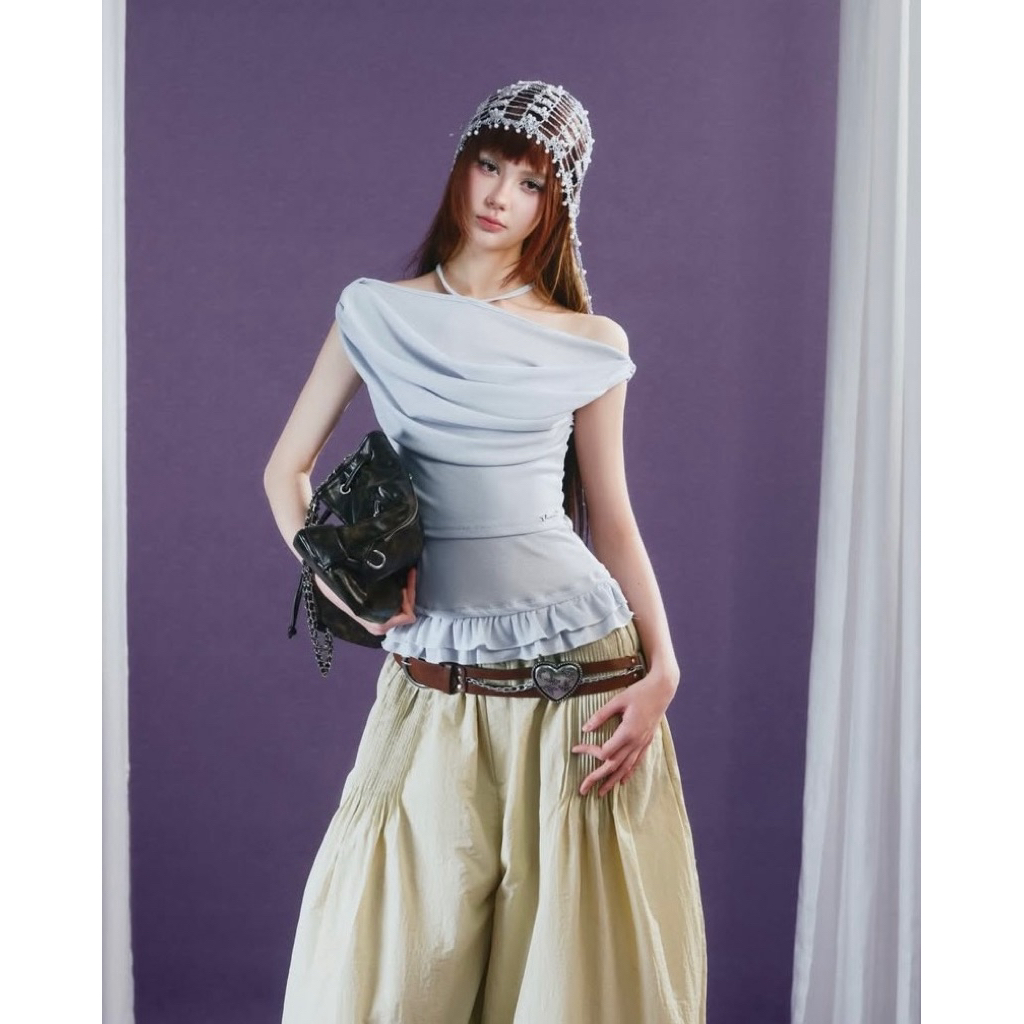 เสื้อยูน่า - Remmus | เสื้อคอปกจีบปาดไหล่เอวรูด - DOLLY HOUSE collection
