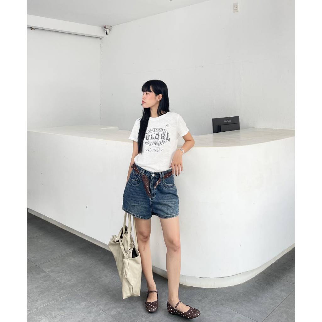 LIGHT CURVED JEAN SHORTS G3665