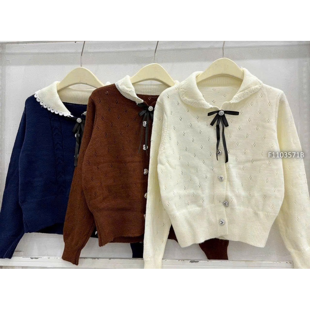 TMT HOUSE เสื้อสเวตเตอร์แขนยาวคอปกบัวสําหรับผู้หญิงติดกระดุมรูปหัวใจ