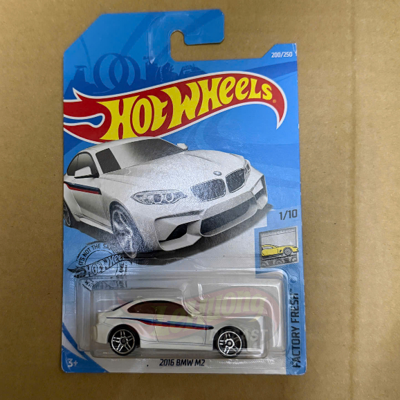 LeHuong Diecast - Hot Wheels Hot Wheels 2016 BMW M2 รถโมเดลสีขาว