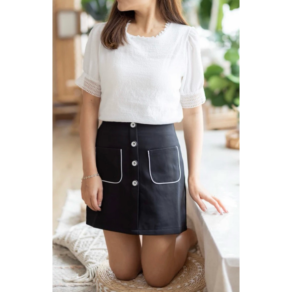 กระโปรงสั้นสีดําพร้อมกางเกงด้านใน - 2 Hands (Size 2XL)