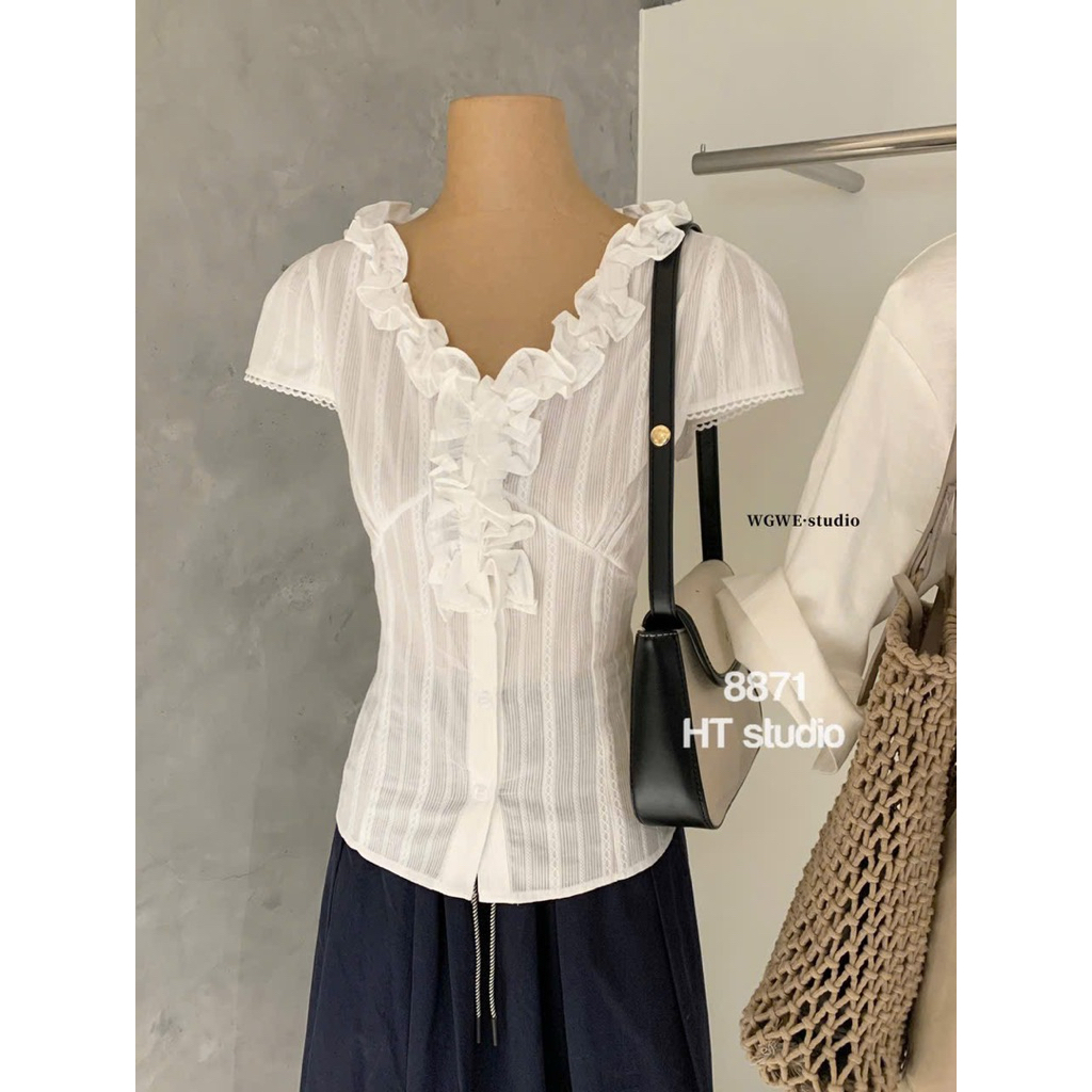 Gava.studio//WGWE 8781 เสื้อเบลาส์คอระบายมาตรฐาน