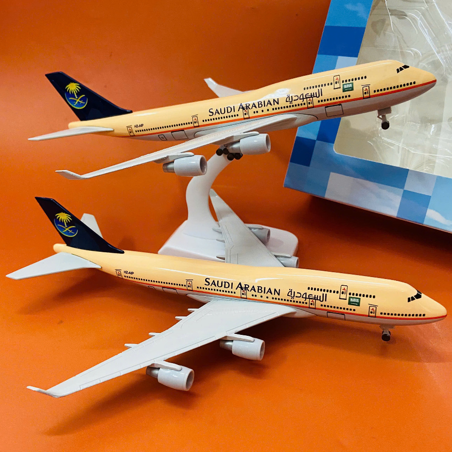เครื่องบินจําลอง Saudi Arabian Airlines Boeing B747 | เครื่องชั่ง 1:400