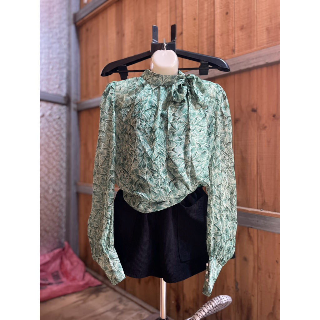 เสื้อคล้องคอ m new 50 -55kg mac สวยๆ