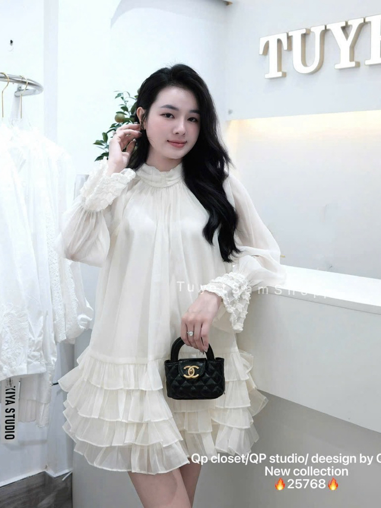 <Quynhanhhouse Maternity Dress> (Qp closet) ชุดเดรสผ้าไหมคอปกระบายและขาจับจีบ 25768 ผ้าไหมบางเบา ผ้า