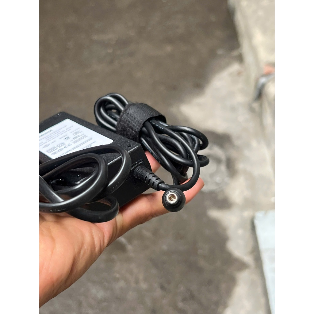 แหล่งจ่ายไฟกีตาร์ Yamaha DGX-670 16V-2.4A จัดจําหน่ายโดยมาตรฐาน Yamaha