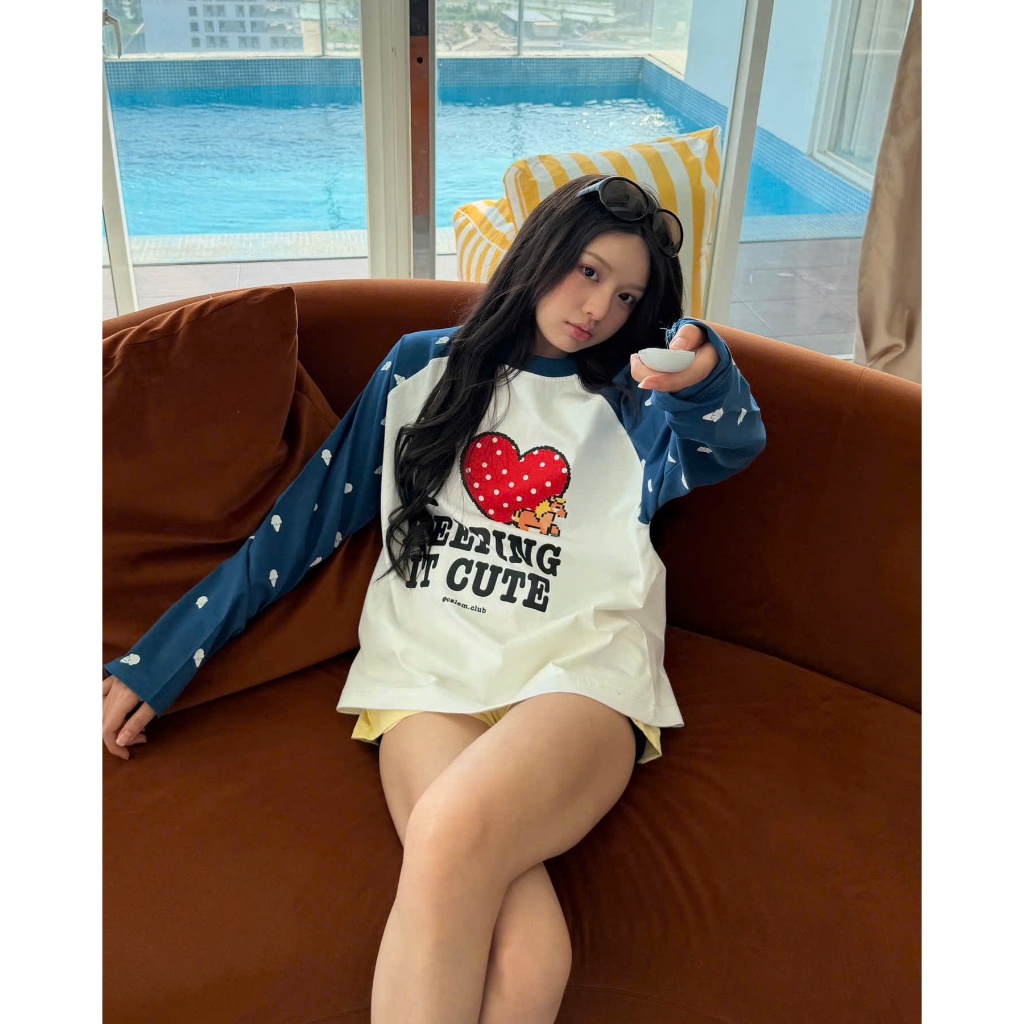 Calem Club- Raglan Keeping It เสื้อยืดแขนยาวน่ารักทรงหลวมสําหรับผู้ชายและผู้หญิงผ้าฝ้าย 230gsm เย็น ราคา ถูกที่สุด ดีลบีเคเค แกลเลอรีภาพที่ 4