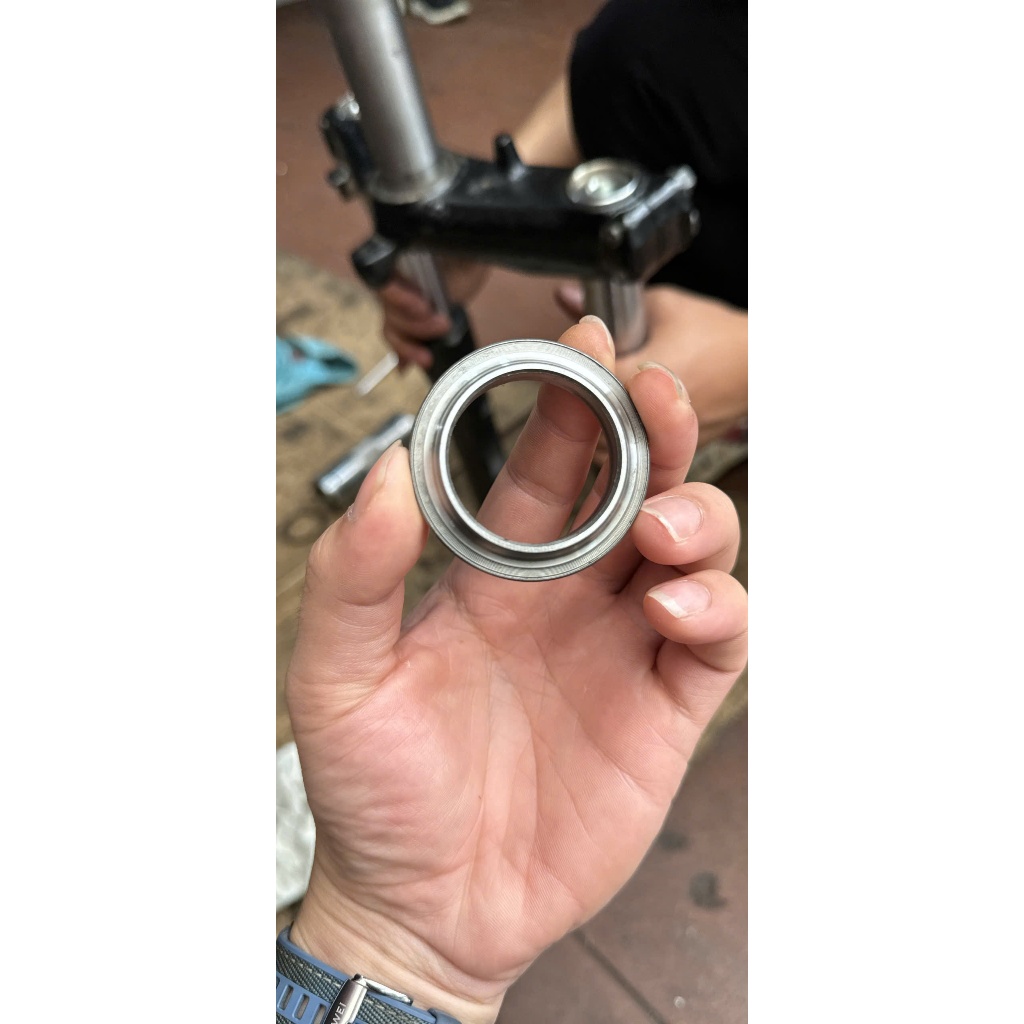Sh 350 - 53212K40F00- กรวยตะเกียบล่าง sh 350i