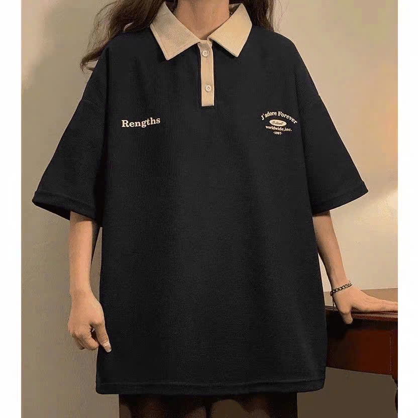 FOREVER NAD เสื้อโปโลปักลาย Unisex สําหรับผู้ชายและผู้หญิง - คอปกเปิดลงพร้อมแขนหลวมทําจากวัสดุรังผึ้