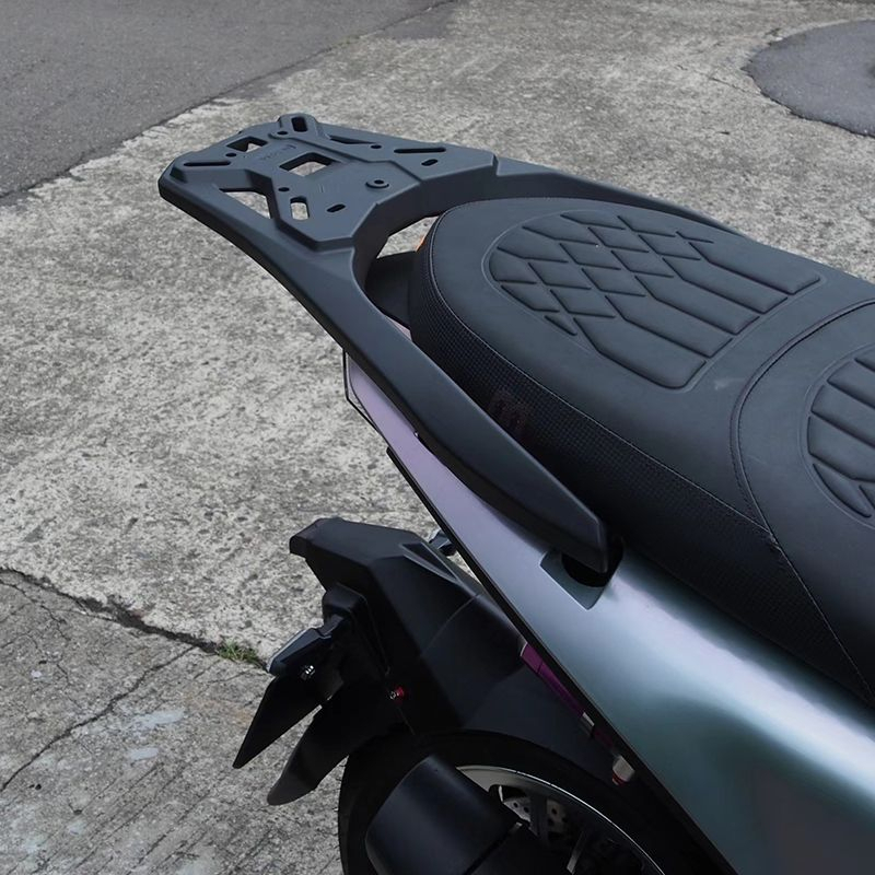 SYM Naga 150 กระเป๋าหลังอลูมิเนียมหล่อนําเข้าจากประเทศไทย ติดตั้งสังกะสีมาตรฐาน รองรับการติดตั้งฐาน 