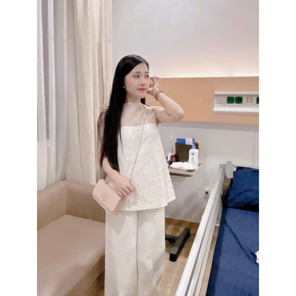 PEACH CLOTHING- White Brocade Floral Pattern Set เสื้อกล้ามผสมกางเกงขาสั้น