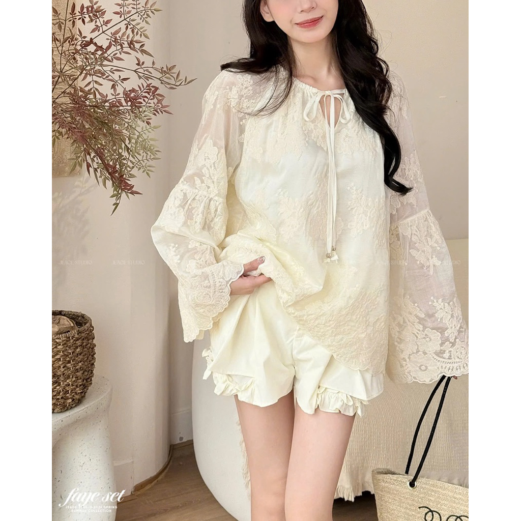 เสื้อลูกไม้สีขาวเกาหลีผู้หญิงวินเทจแขนบาน (กางเกงขายปลีก) By Jolie Jeace Studio SET71