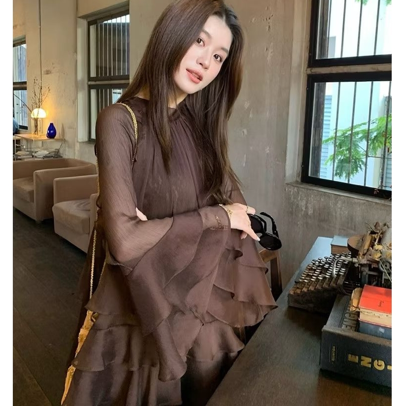 เดรสผ้าไหมสีน้ําตาลกาแฟเข้มบานทรงเอ ชายระบาย 4 ชั้น แขนแร็กแลน cs bigsize NH128