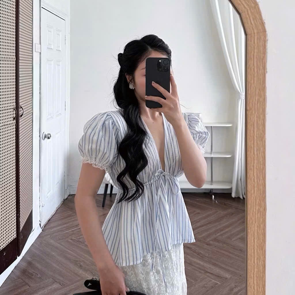 (OLDSCHOOL PHOTO) เสื้อเชิ้ต babydoll ลูกไม้แถบสีฟ้าหยาบ ผ่าคอวี IRENE TOP 7007 ราคา ถูกที่สุด ดีลบีเคเค แกลเลอรีภาพที่ 7