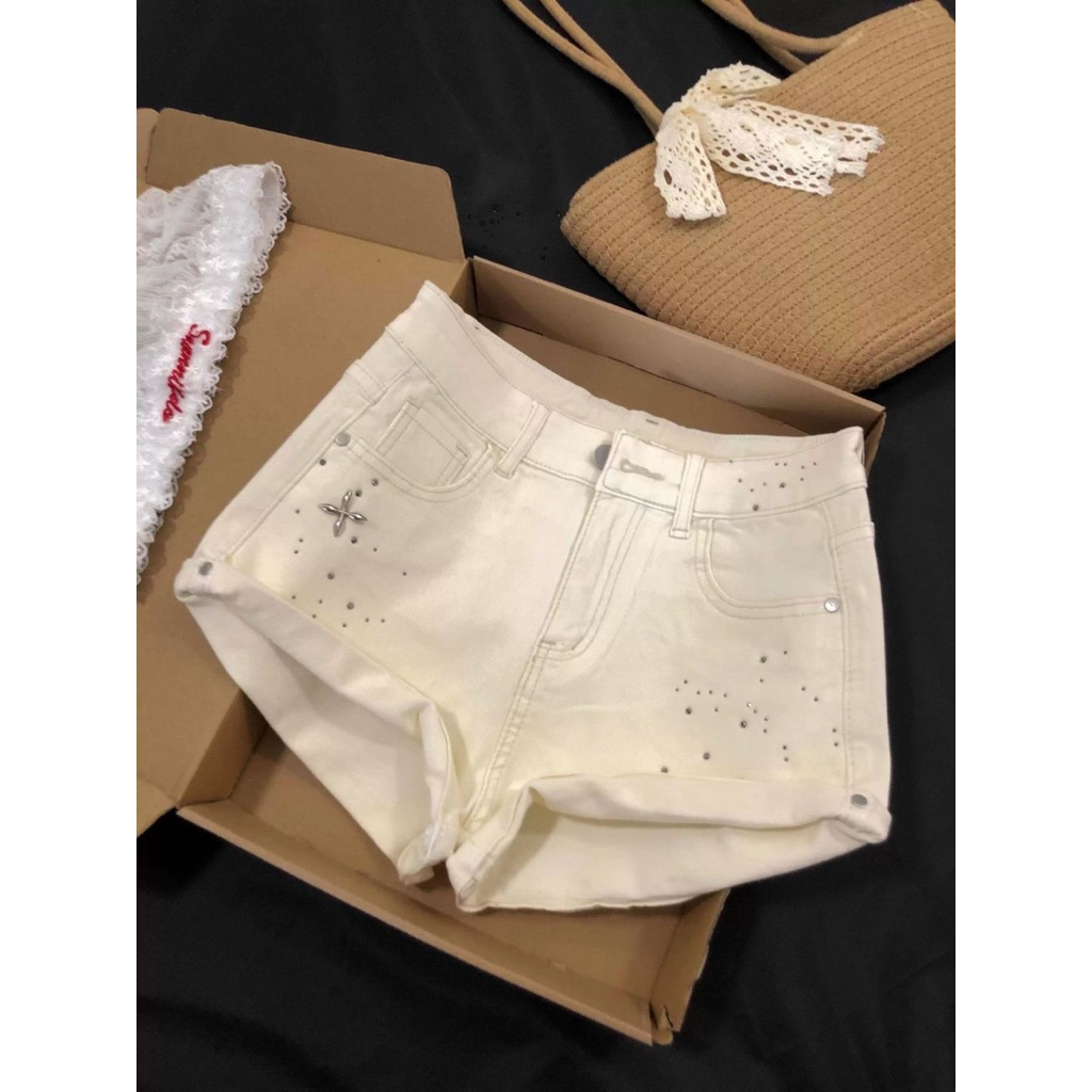Yuri.store Easy to Coordinate Embellished Rhinestone Jeans Shorts (มีไซส์ S)