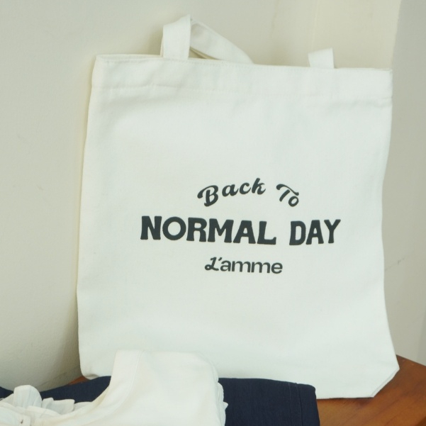 (LIMITED GIFT) กระเป๋าโท้ทแบบหนา Back to Normal Day Lamme ขนาดใหญ่