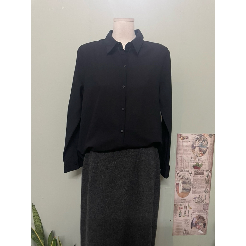 เสื้อเชิ้ตสีดําผู้หญิงญี่ปุ่น ทรงเบสิค ป้าย size m a84