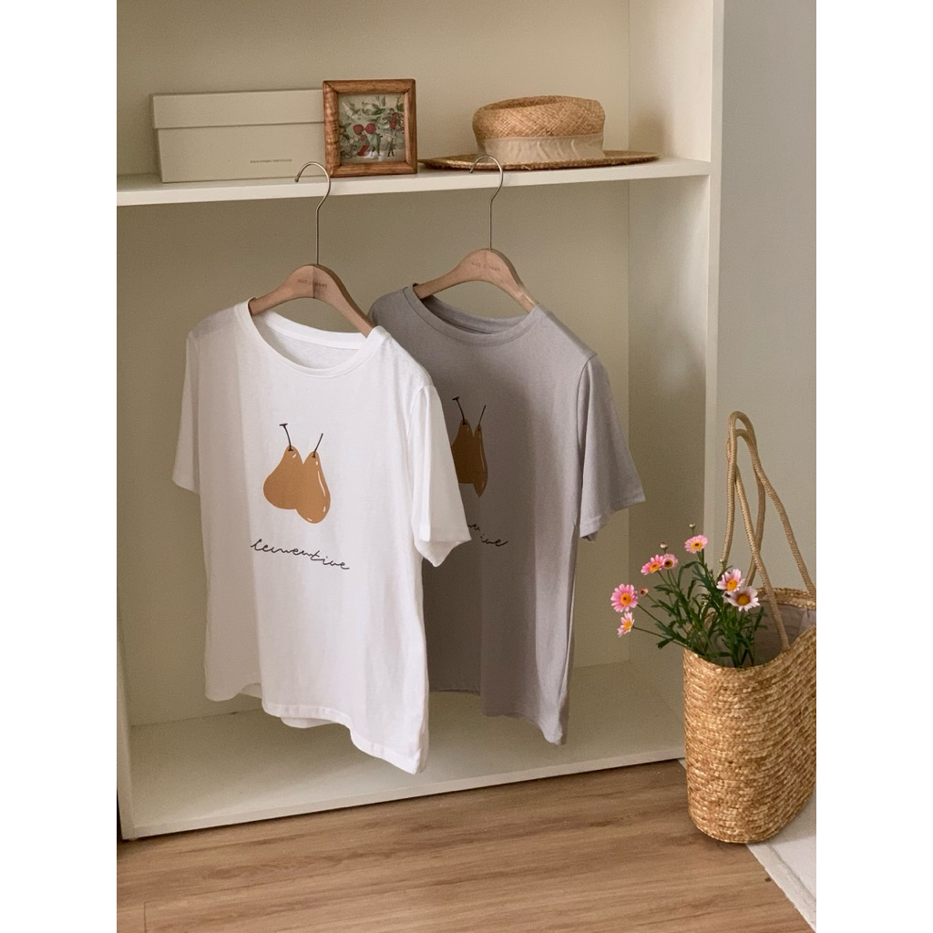 NUTCLOSET - เสื้อยืดแขนสั้นพิมพ์ลายลูกแพร์ 30027_A2696