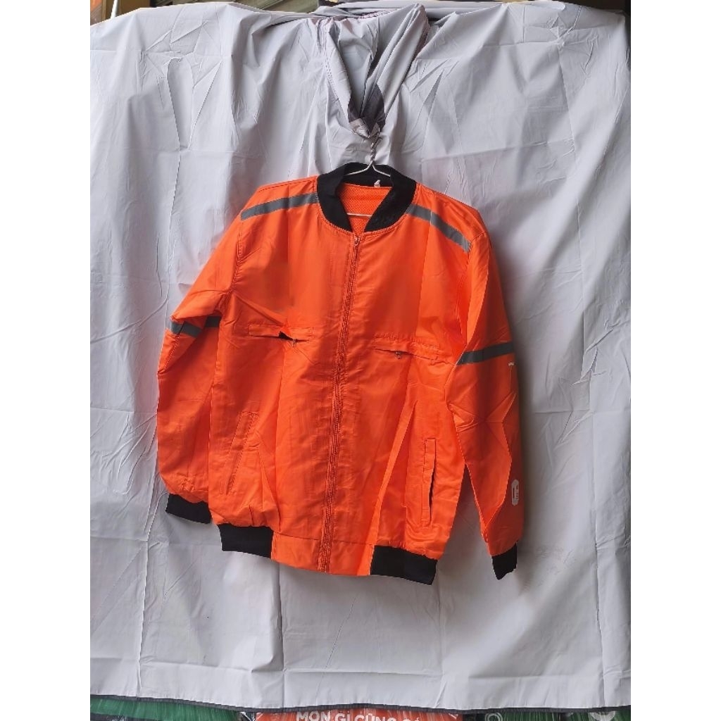 เสื้อแจ็คเก็ตเทคโนโลยี ShopeeFood (โลโก้เต็ม)
