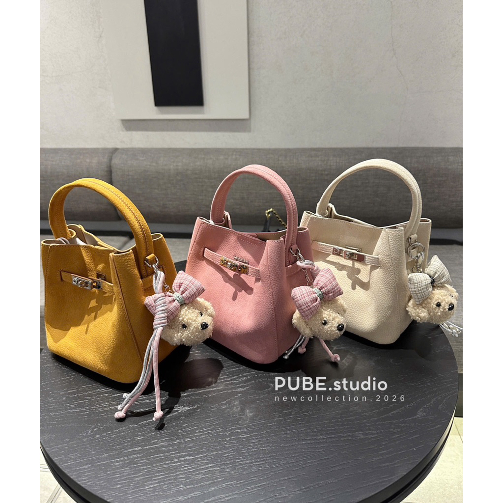 SUEDE STRAP AIR BAG*