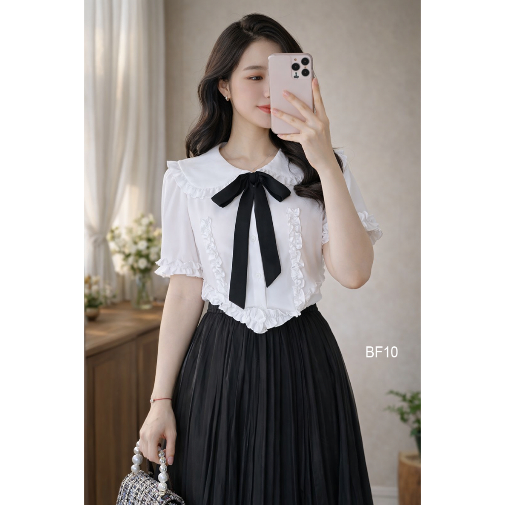 Lolita Croptop Blouse Ruffle Collar Black Bow Detail อินเทรนด์มาก CHUU A9002.8146