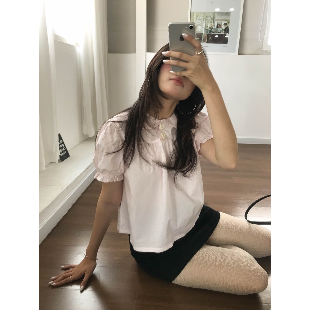 Moodie - MILLIE TOP | เบบี้ดอลล์ เสื้อแขนพองปกบัวมีกระดุม