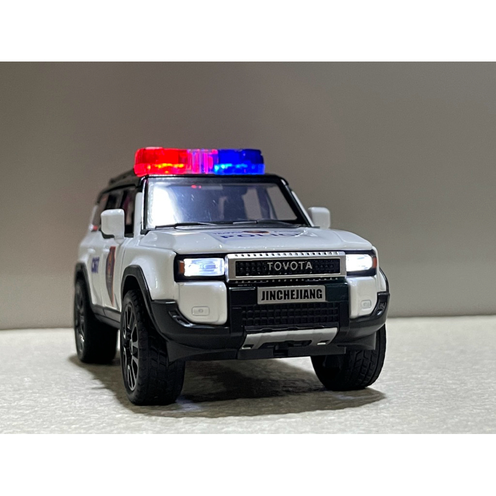 Police Prado LC250 Traffic VN 1:32 โมเดลตกแต่งรถโลหะ (XTTO32LC250)